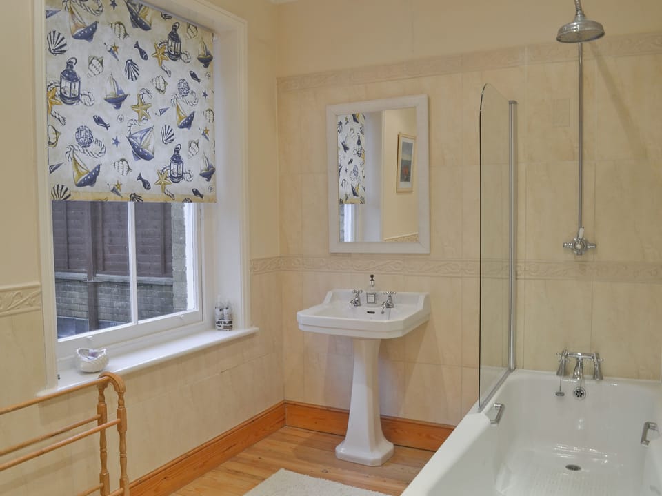 Bathroom | Candlelight Cottage, Ventnor