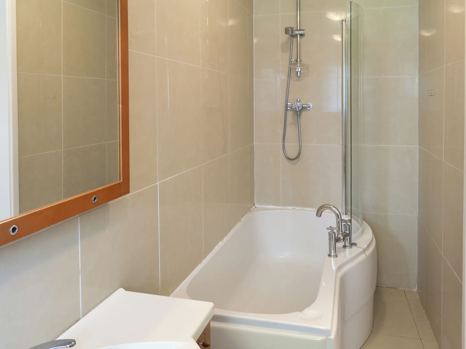 Family bathroom with shower over bath | Prudhoe Mews, Alnmouth, Alnwick