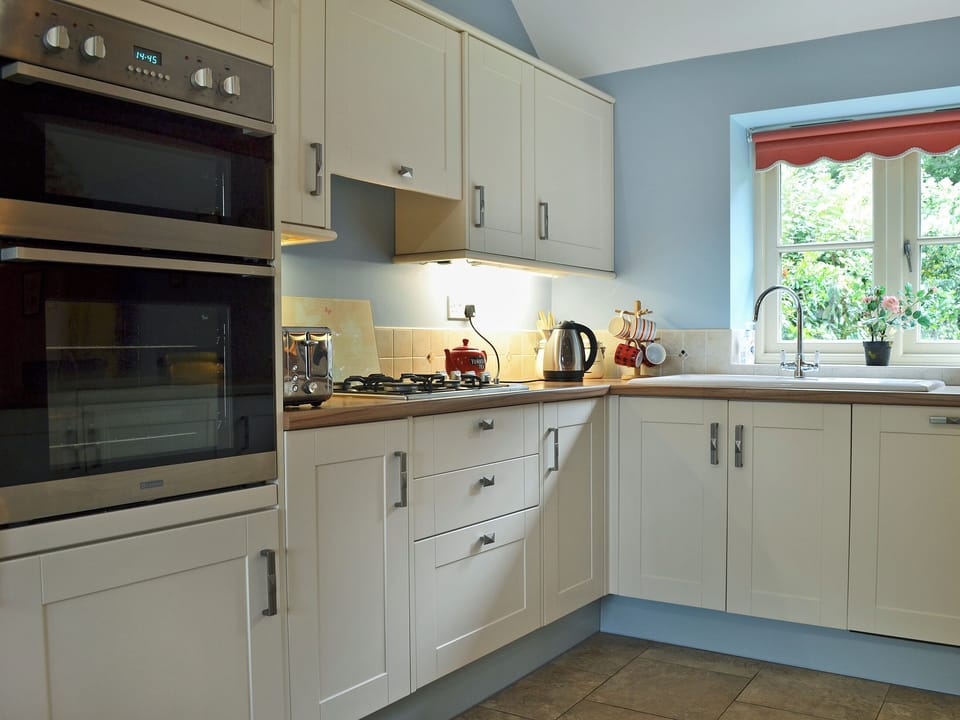 Immaculately presented kitchen area | Woldsend Holiday Cottages: Rose Cottage - Woldsend Holiday Cottages, Rillington