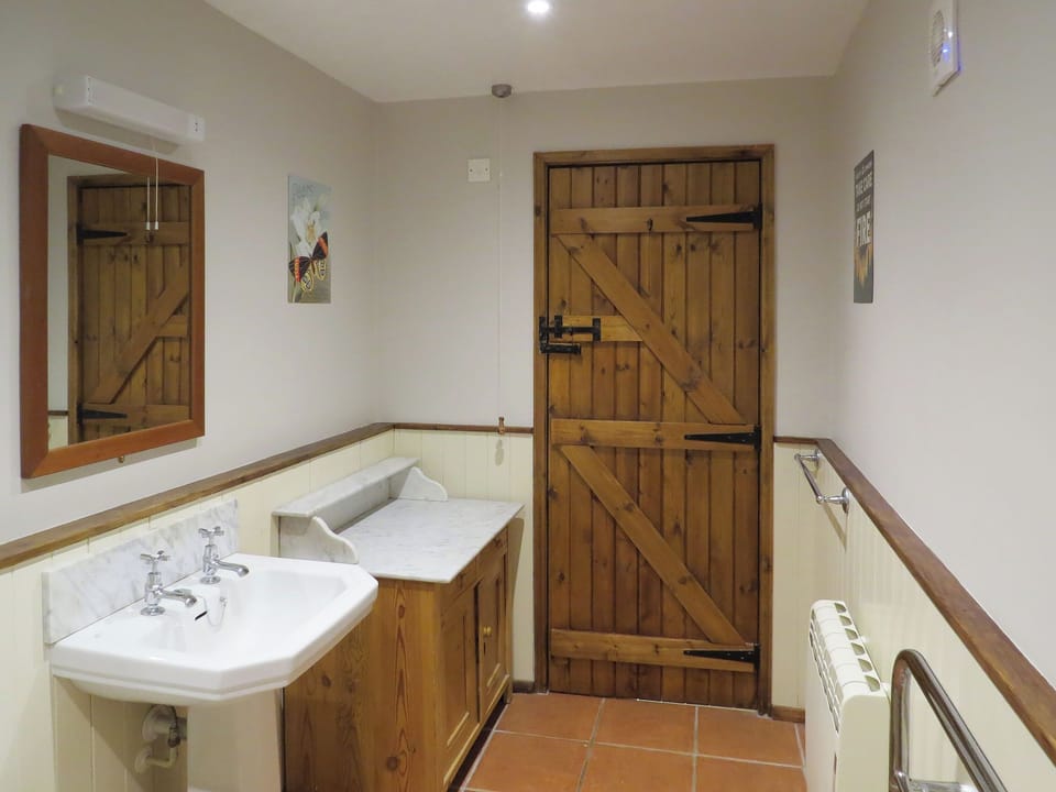 Bathroom | Swallowholm, Arkengarthdale