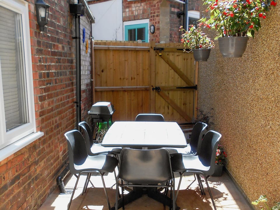 Courtyard with patio, garden furniture and gas barbecue | Little Seahorse - Seahorses, Sheringham