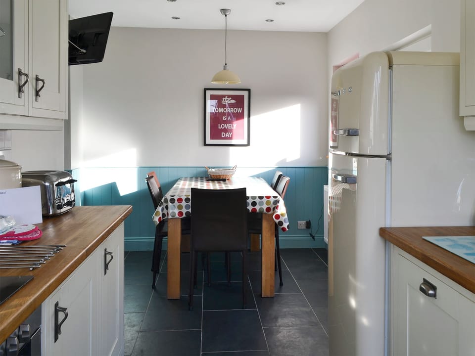 Kitchen and dining area | Gullsway, Beadnell