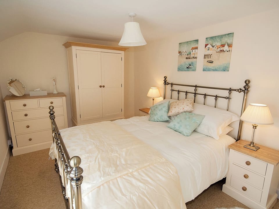 Salters Cottage double bedroom | Salters Cottage, Wainfleet St. Mary, nr. Skegness