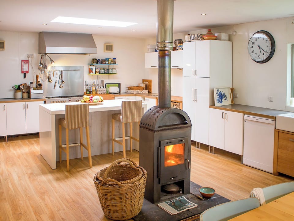 Large kitchen/diner with breakfast bar | Munro&rsquo;s, Rothesay, Isle of Bute