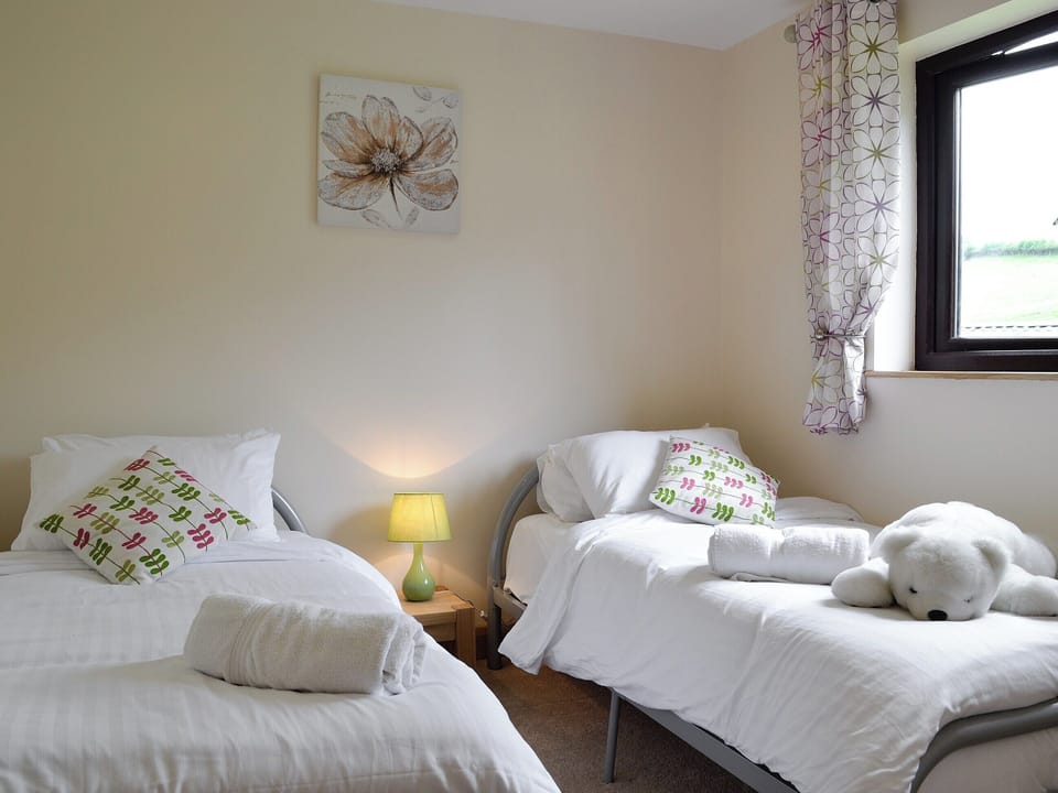 Twin bedroom | River Cottage - Mill Farm Holiday Cottages, Heyope, near Knighton