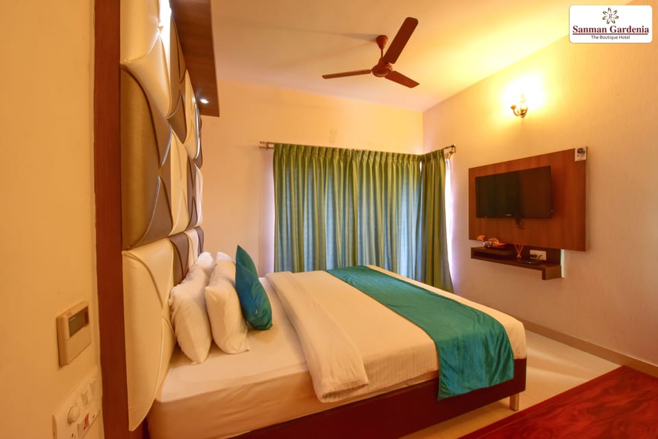 Club Double Room, 1 King Bed, Accessible, Non Smoking | 20 bedrooms, Egyptian cotton sheets, premium bedding, down comforters