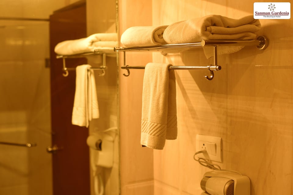 Club Double Room, 1 King Bed, Accessible, Non Smoking | 20 bedrooms, Egyptian cotton sheets, premium bedding, down comforters