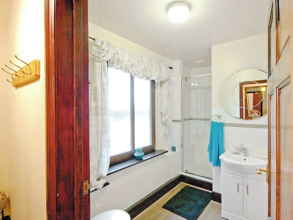 Bathroom | Treacle Cottage, West Hythe, nr. Romney Marsh
