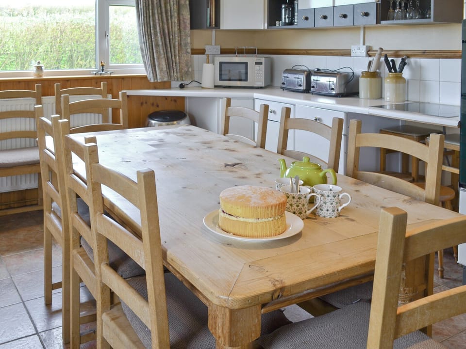 Large dining table in kitchen | Trew House, Stratton, Bude