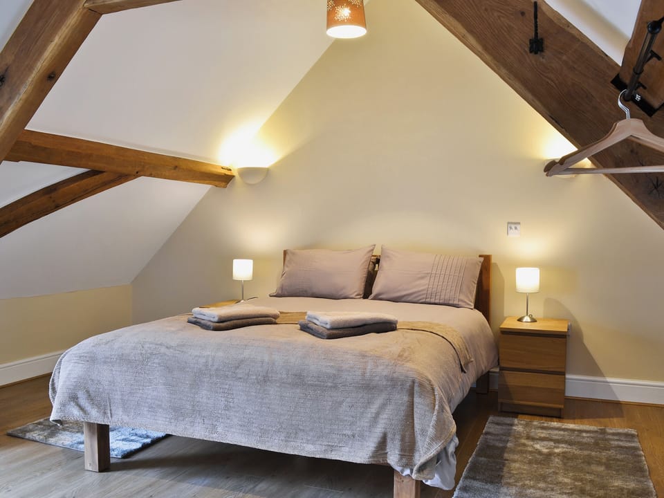 Kingsize bedroom with en-suite bathroom | LlaethdyMilkhouse, Talgarth, near Brecon