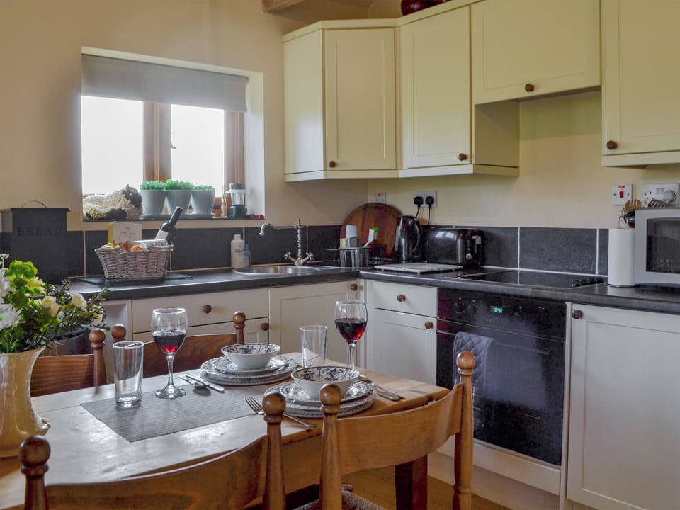 Well equipped kitchen/ dining room | The Cart Lodge, Hooe, Battle