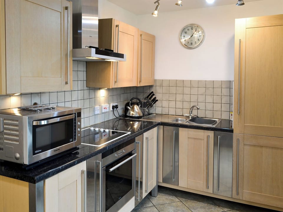 Kitchen and dining room | Oakleigh Cottage, Rowen, near Conwy 