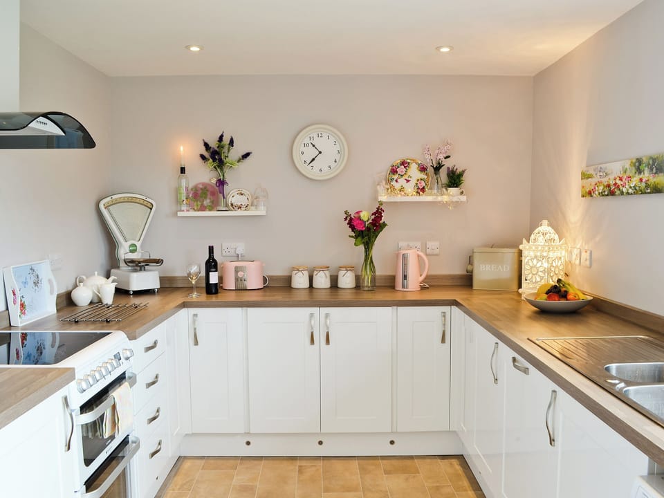 Modern well equipped kitchen | Llifon, Bethesda Bach, near Caernarfon