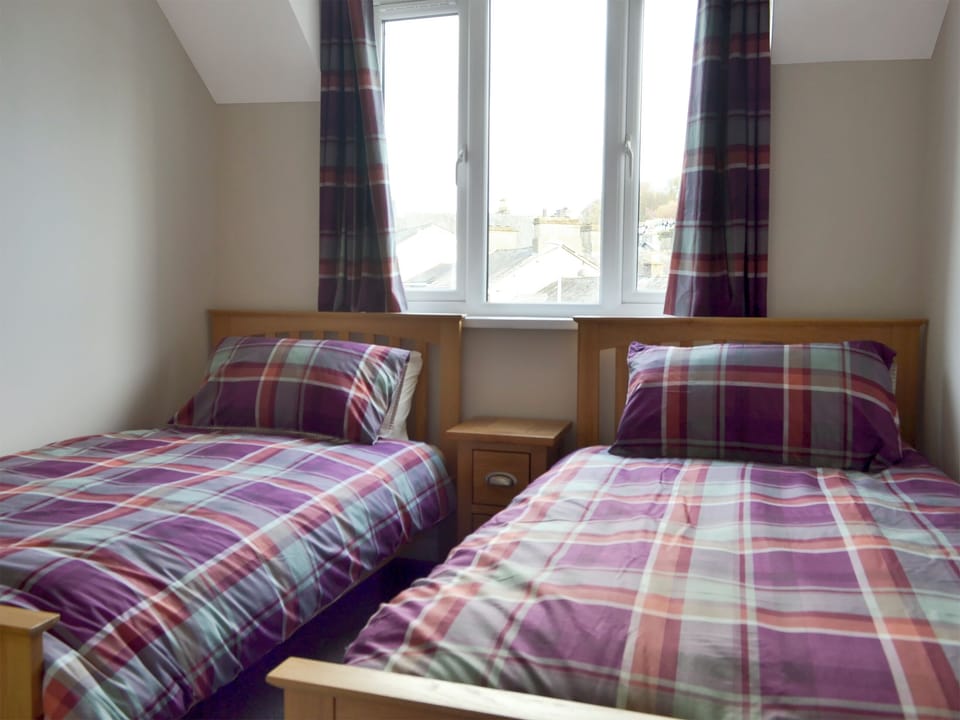 Twin bedroom | Lake View, Bowness-on-Windermere