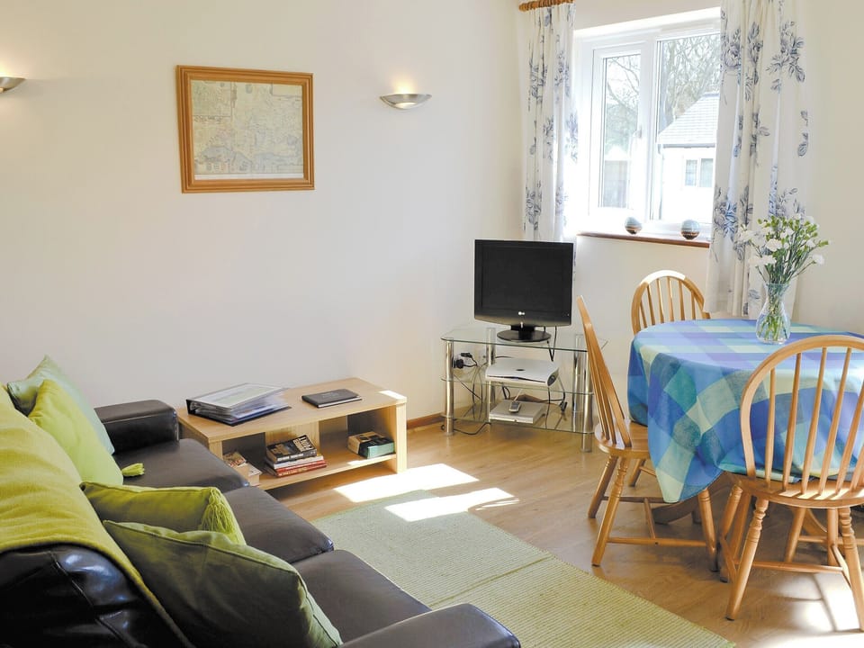 Open plan living/dining room/kitchen | Rose Cottage, Winterbourne, Steepleton