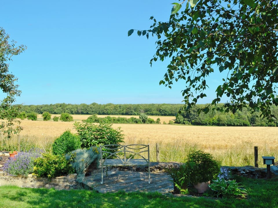 Garden and grounds | Manor Farm Barns - La Caleche, Tarlton, Cirencester
