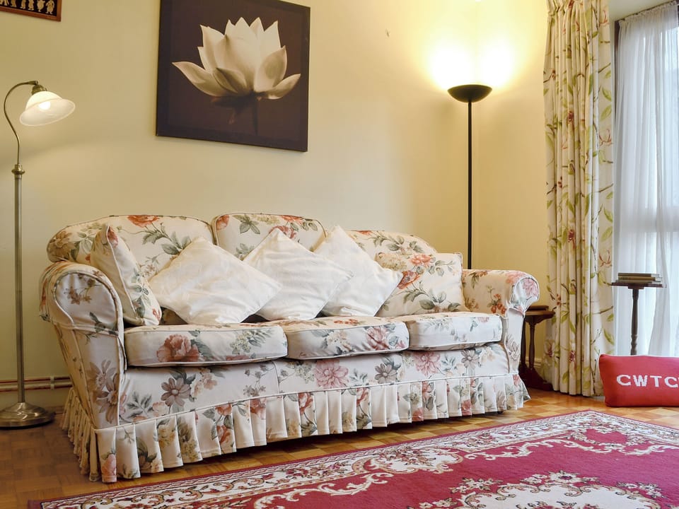 Comfy living room | Draig&rsquo;s Cottage, Abergavenny