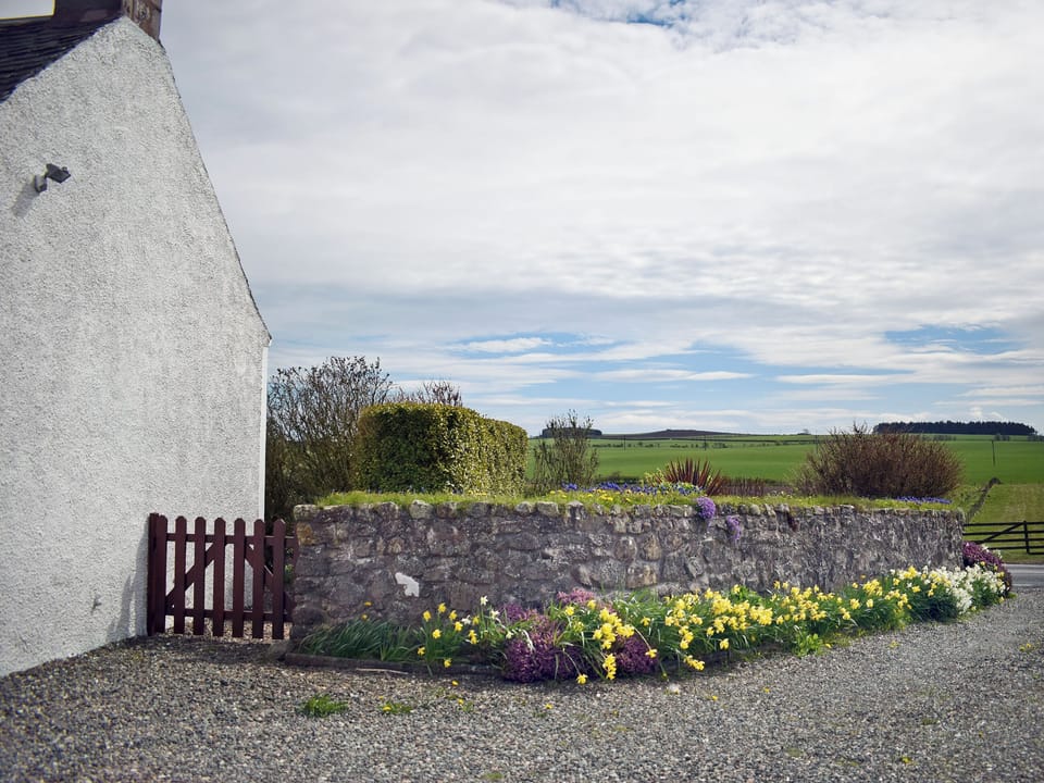 Uninterrupted views over the surrounding countryside | South House, Lathones, near St Andrews