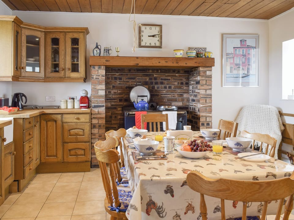 Farmhouse style kitchen with dining area | South House, Lathones, near St Andrews