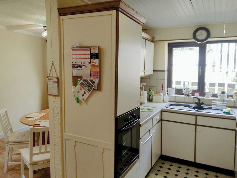Well equipped kitchen area | Delfryn, Talysarn near Caernarfon