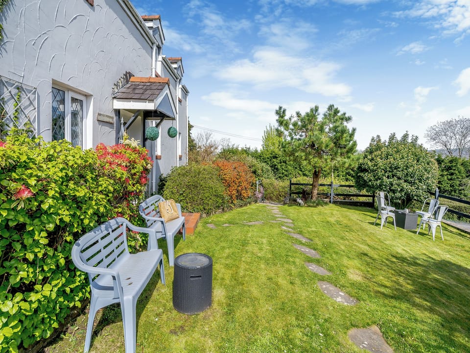 Garden | Ty Gwyn - Cefn Gorwydd Cottages, Gowerton, Gower