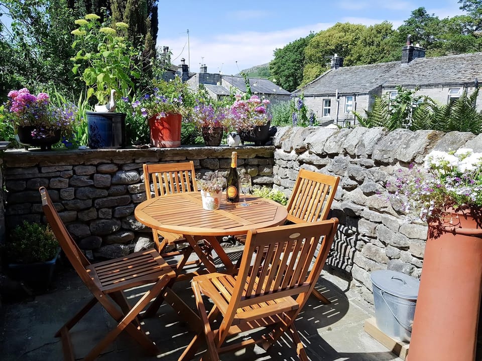 Relaxing sitting-out-area | Poppy Cottage, Hebden, near Grassington