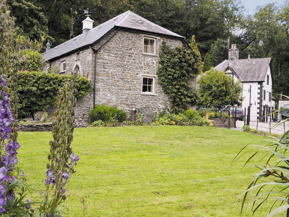 Exterior | Game Keepers, Llangadog