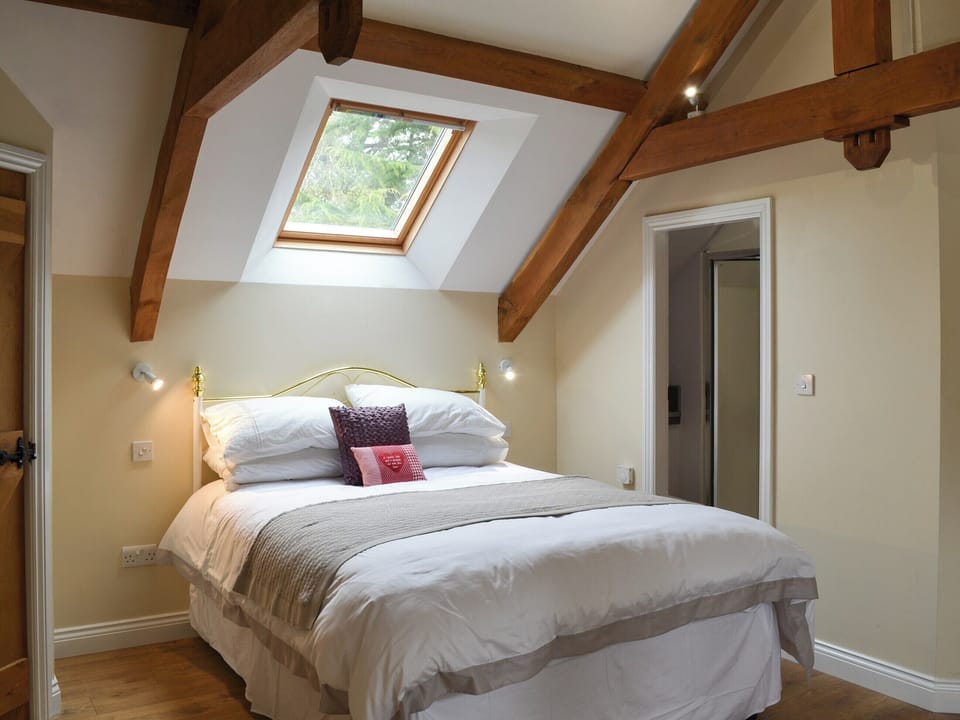 Double bedroom with en-suite | Holly Cottage, Longhoughton, near Alnwick