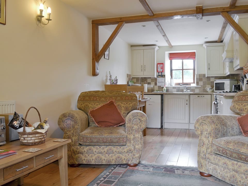 Welcoming open plan living space | Shepherds Den - Drayton Farm Barns, East Meon, Petersfield