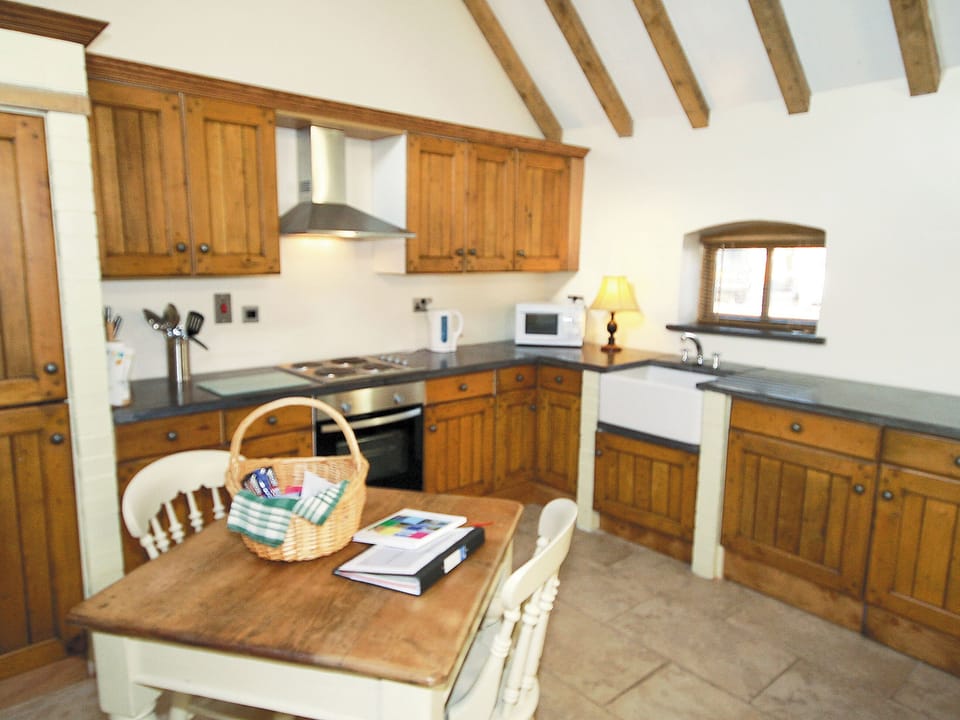 Kitchen | Groom&rsquo;s Cottage, Dunstall Cross, nr. Barton-under-Needwood