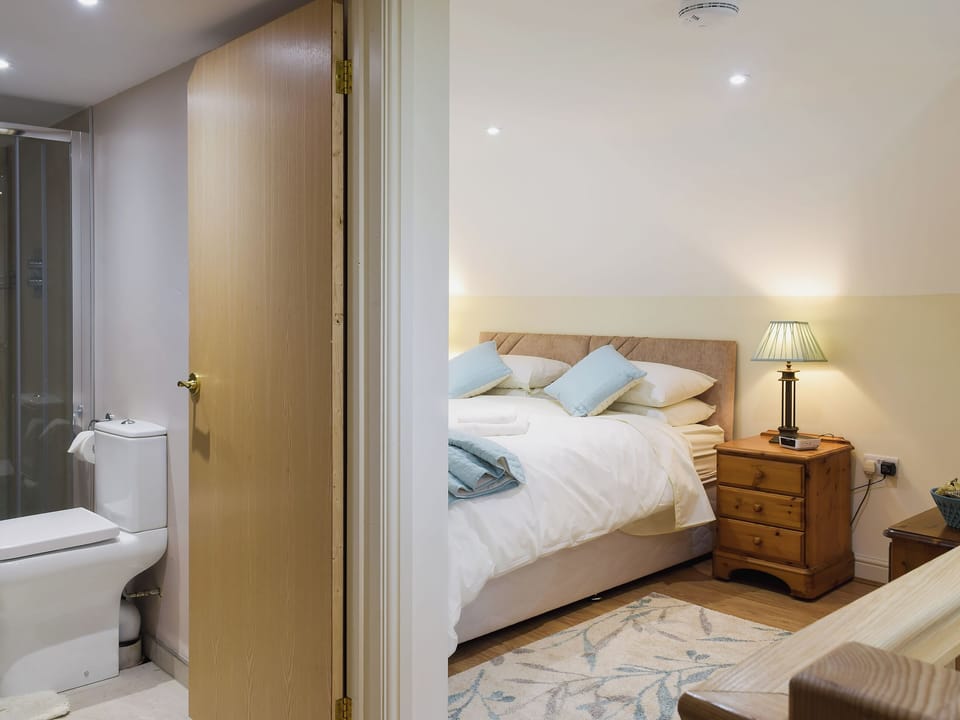 Bedroom with zip and link super kingsize bed | Gardeners Lodge, near Pembroke
