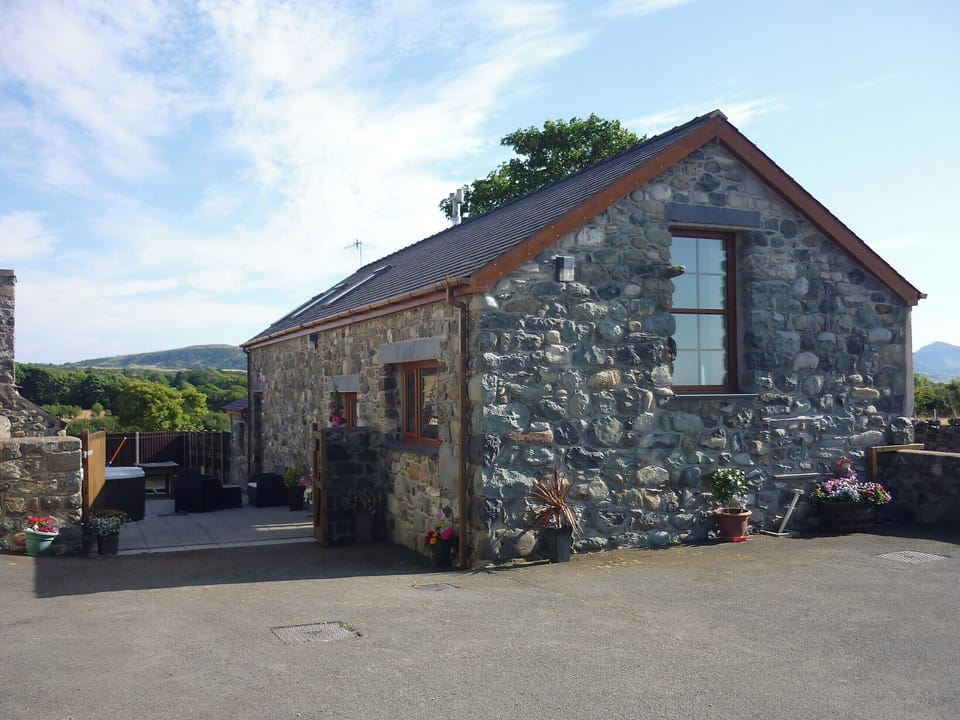 Delightful stone-built barn conversion | Bwthyn Meulan, Llandwrog, near Caernarfon