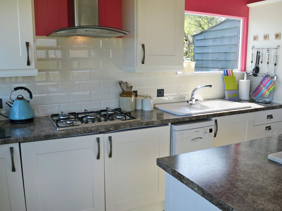 Well equipped kitchen area | The Gallery, Portmellon, near Mevagissey