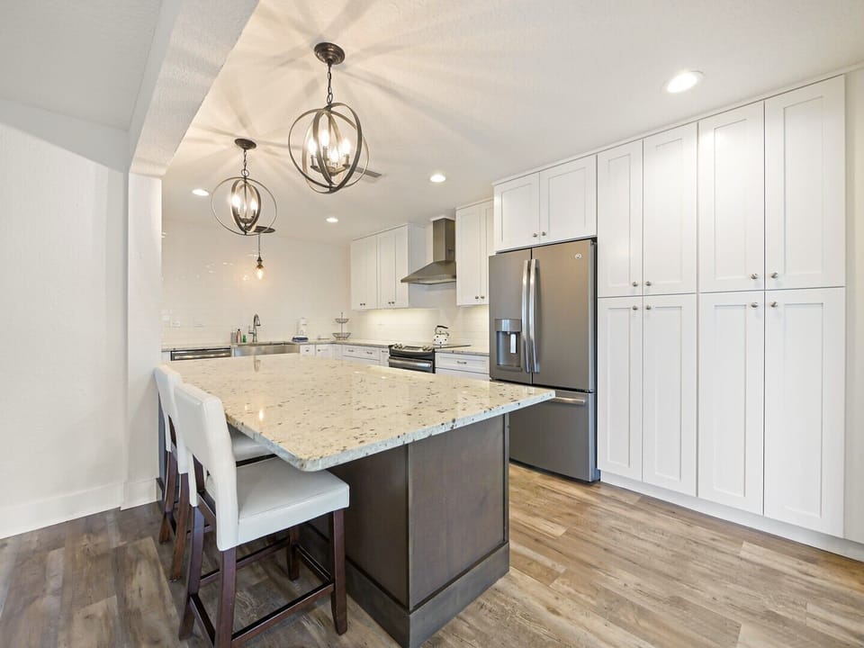 Updated full kitchen