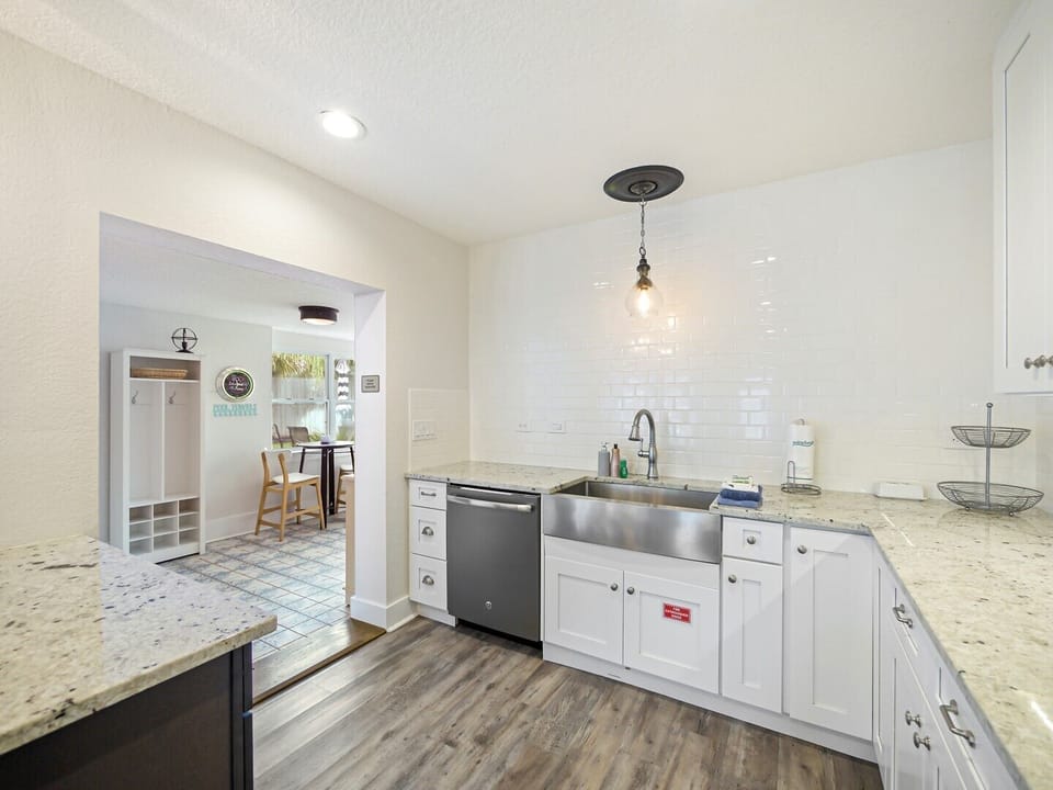 Updated full kitchen