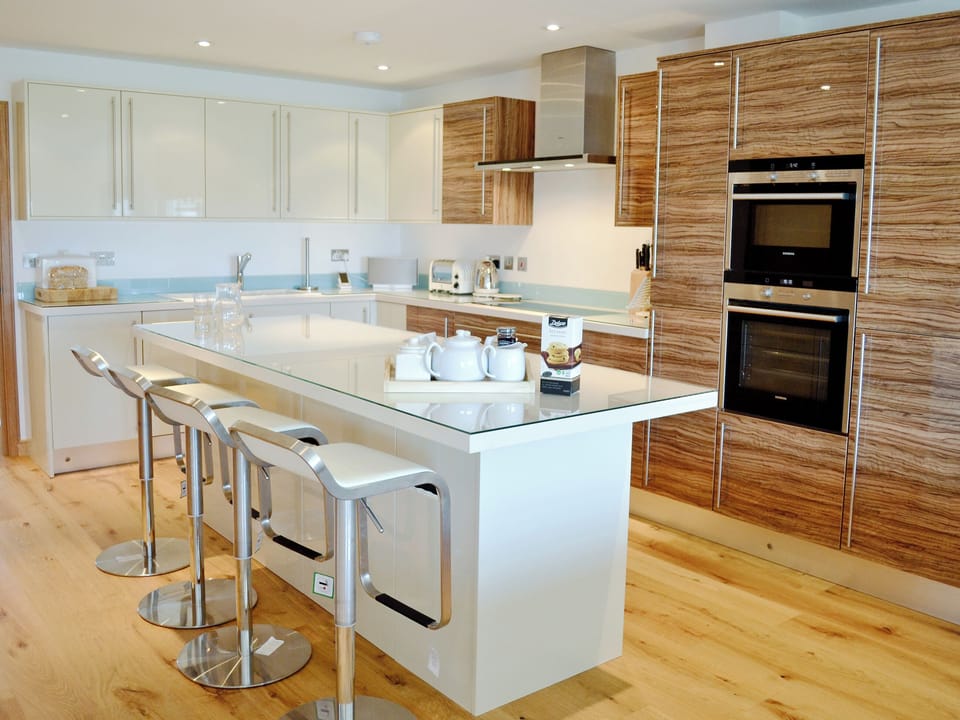 Open plan living/dining room/kitchen | Gylly Beach View, Falmouth