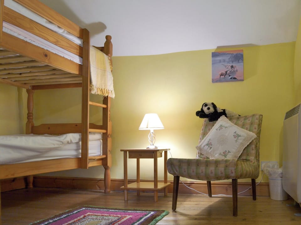 Good sized bunk bedroom | Ivy Cottage, Aldwark, near Matlock