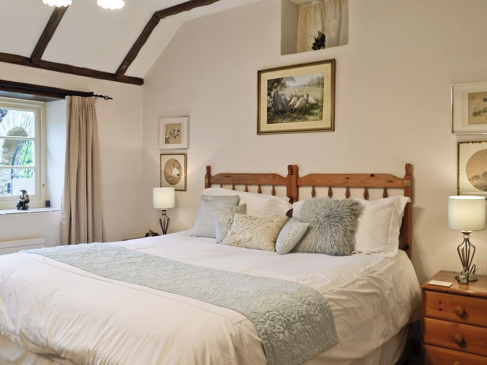 Double bedroom | Bakery Cottage, Cirencester