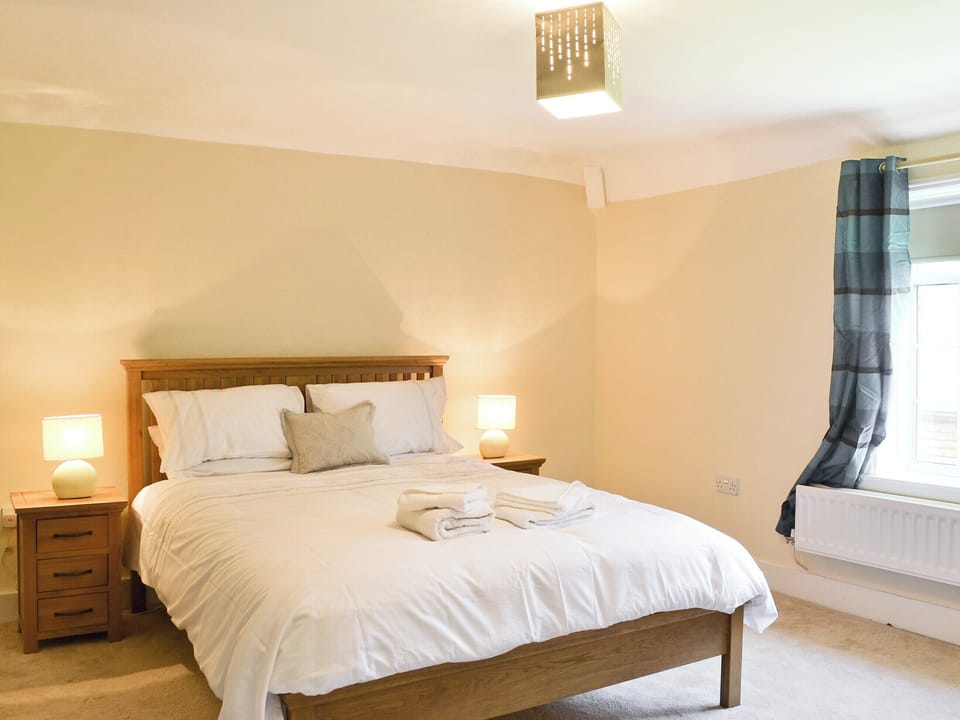 Large double bedroom | Cefnaire, Newtown