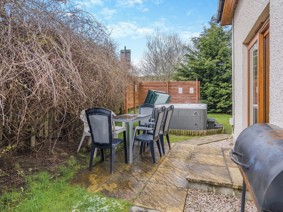 Outdoor area | Coire Cas - Allt Mor Cottages, Aviemore