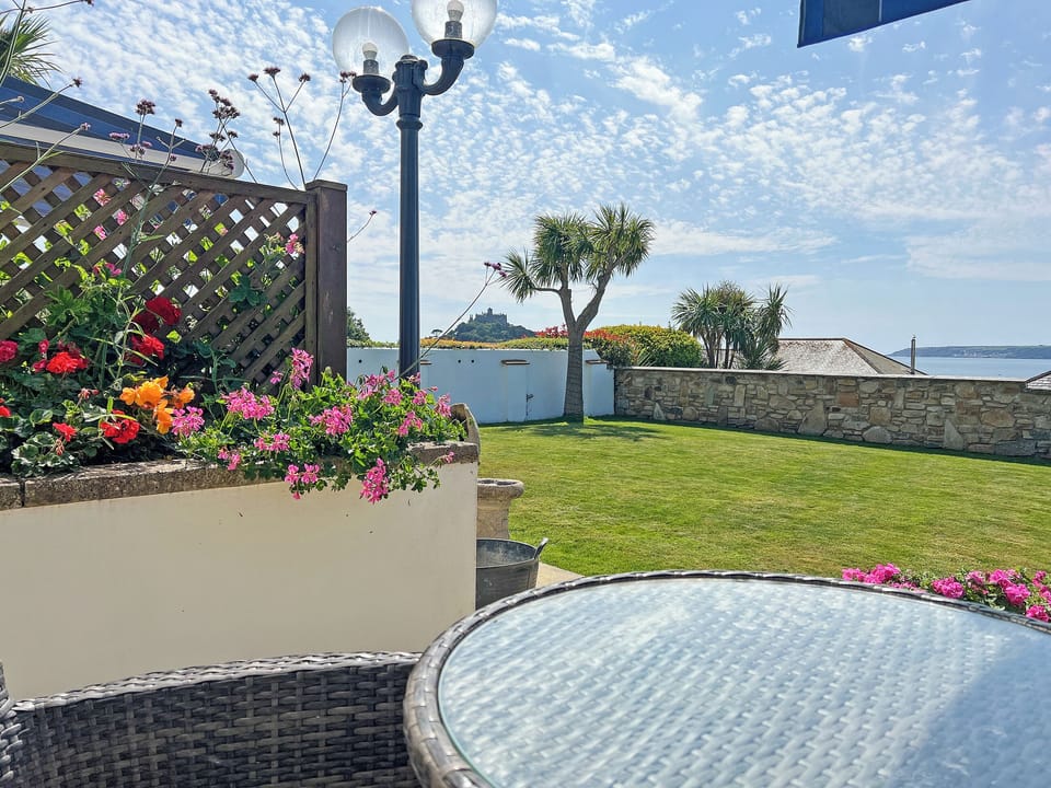 Sitting-out-area | Polgew Studio - Polgew Suites, Marazion