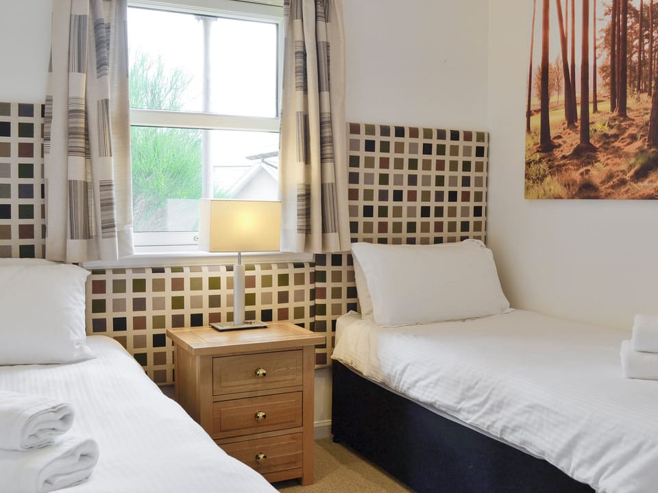 Light and airy twin bedroom | No 32 - Queens Court, Inchmarlo, near Banchory