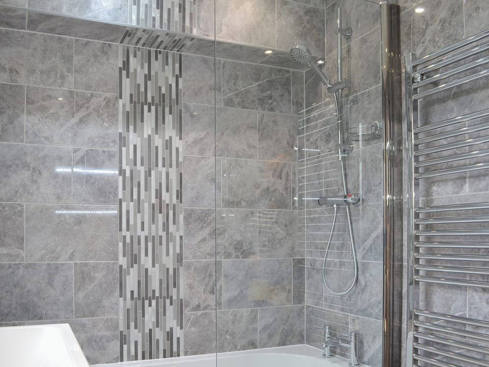 Lovely bathroom with heated towel rail | White Towers, Llandwrog, near Caernarfon