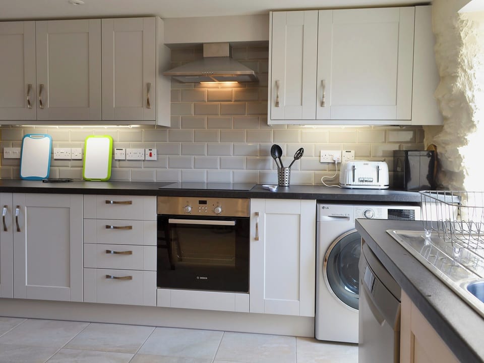 Large kitchen and dining area | Llain Gam, Llaneilian, near Amlwch