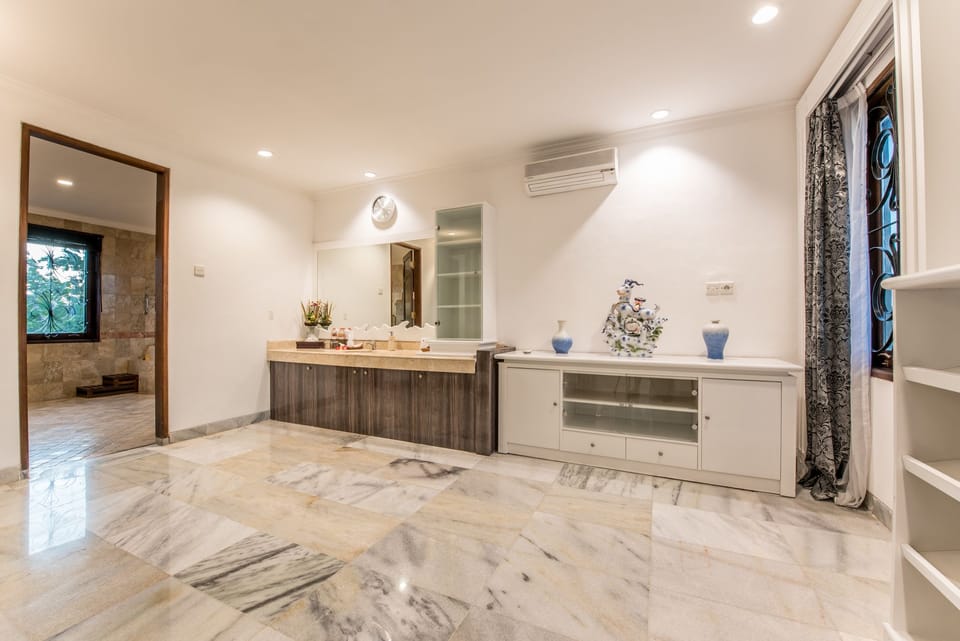 Villa, 6 Bedrooms, Non Smoking | Bathroom | Combined shower/tub, deep soaking tub, free toiletries, hair dryer
