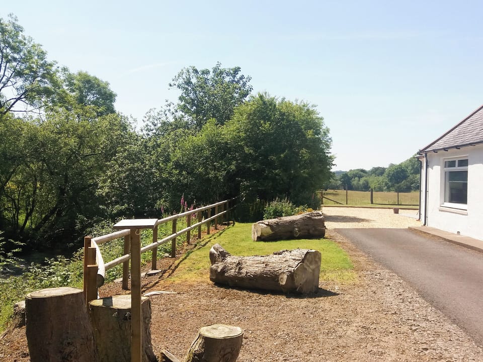 Charming holiday home on the banks of the River Dryfe | Riverside Cottage, Boreland, near Lockerbie