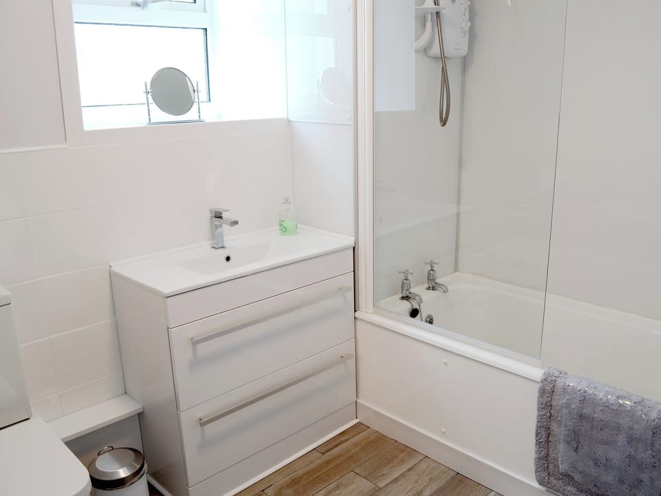 Bathroom | Bydand Cottage, Melness, near Tongue
