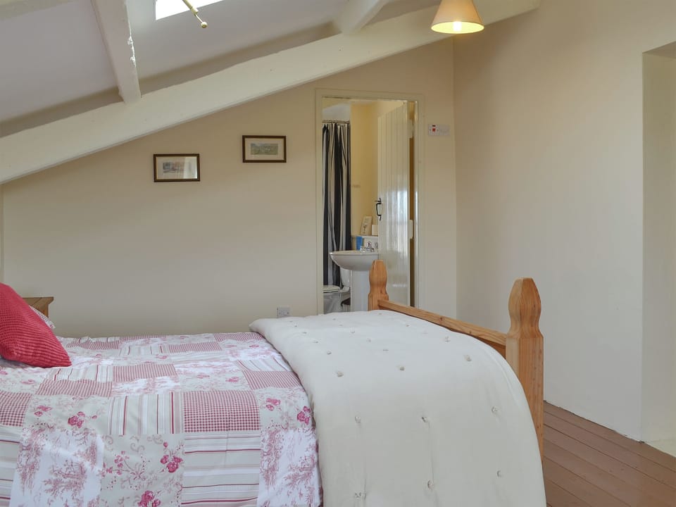 Charming double bedroom | Penrhyn Mawr, Aberdaron
