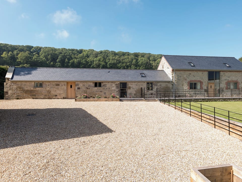 Large gravelled courtyard at front of property | Property 2 - Rew Farm Barns, Ventnor