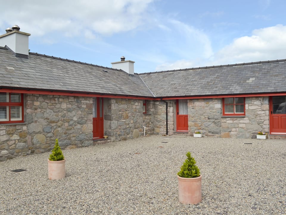 Charming barn conversion metres away from the Wales Coast Path | Ty&middot; Sam - Ty Coch Chatham, Llandwrog, near Caernarfon